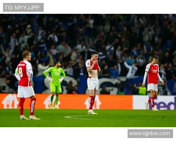 欧冠激战：多特蒙德与尤文图斯0比0平局引发争议判罚全场沸腾